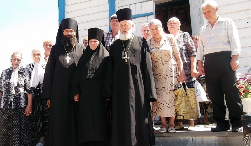 Настоятель и прихожане Вознесенского храма г. Шахты совершили паломничество в Верхнемакеевский Покровский епархиальный монастырь