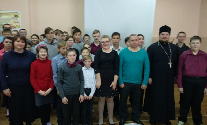 Благочинный приходов Донецкого округа иерей Владимир Татаркин посетил МБОУ СОШ № 17 7 вида г. Донецка