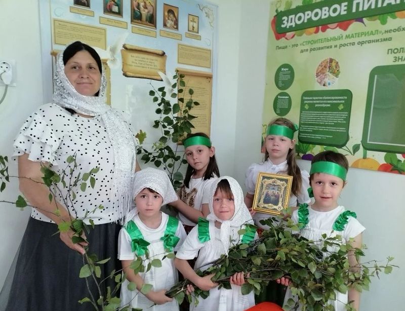 Светлый праздник Троицы в детском приюте «Огонек» поселка Каменоломни