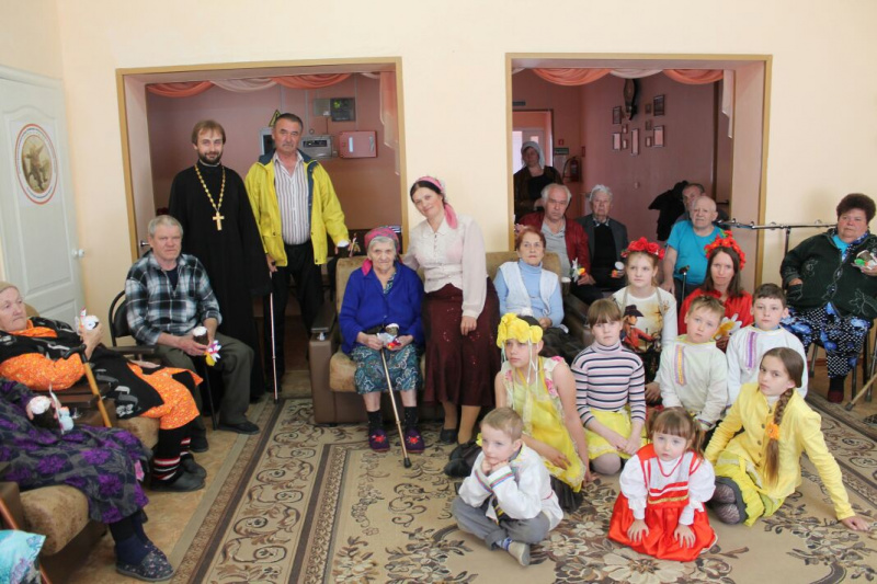 Пасхальное поздравление подопечных Центра социального обслуживания граждан пожилого возраста и инвалидов Октябрьского района