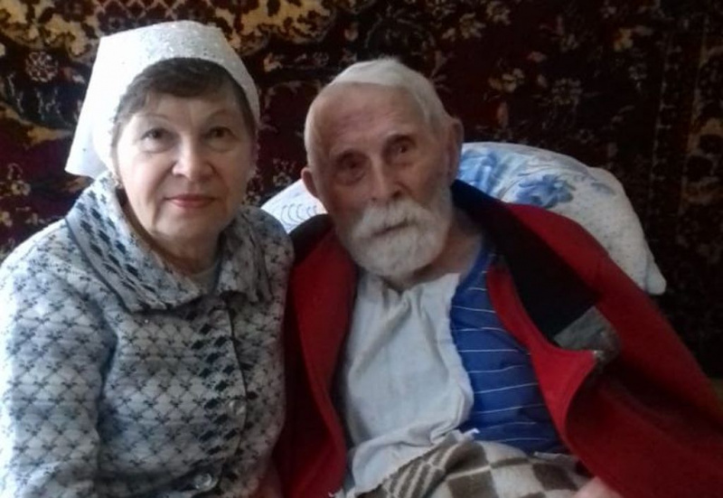 Сестра милосердия Марфо-Мариинского сестричества посетила и поздравила ветеранов пос. Каменоломни с Рождеством Христовым