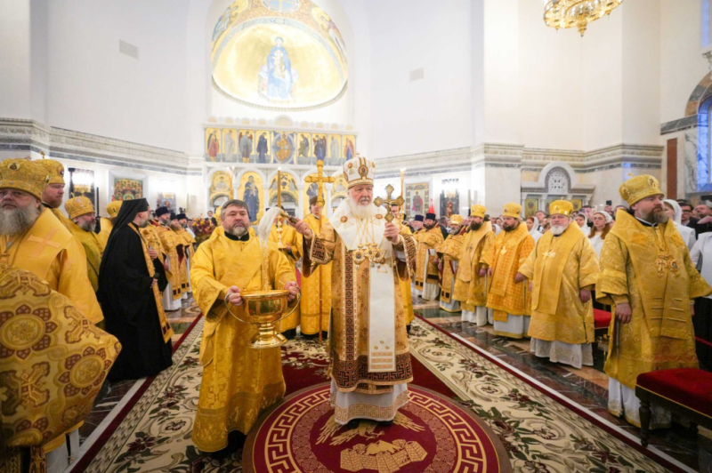 Святейший Патриарх Кирилл освятил главный воинский храм Южного военного округа в Ростове-на-Дону, Предстоятелю Церкви сослужили архиереи Донской митрополии 