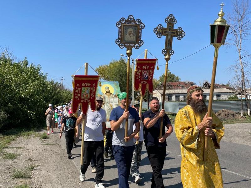 Православные миллеровцы совершили Крестный ход в честь 300-летия со дня рождения святителя Тихона Задонского