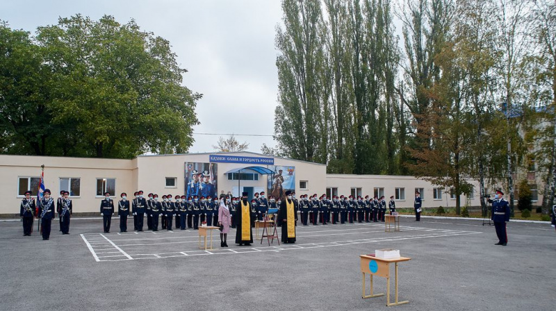 Воспитанники Шахтинского имени генерала Я.П. Бакланова казачьего кадетского корпуса приняли присягу и получили погоны, кадет напутствовали священнослужители