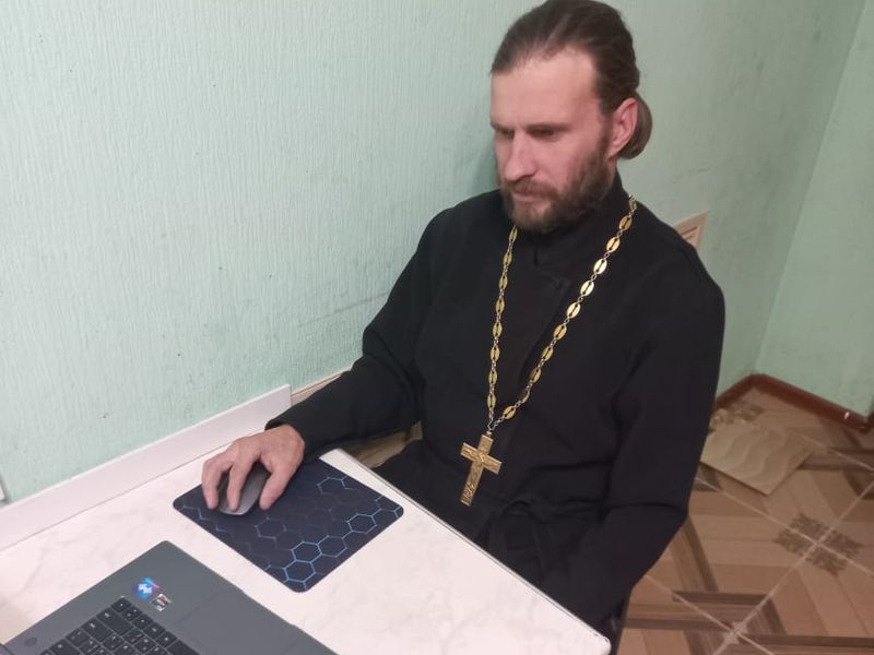 На приходе храма святого праведного Иосифа Обручника г. Шахты продолжается работа по созданию библейской группы