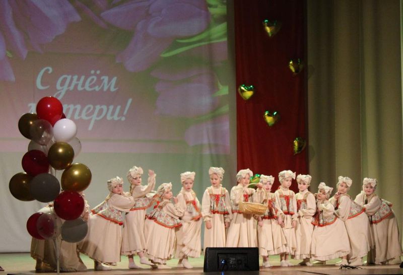 В Миллерово состоялся праздничный концерт «Свет материнского сердца»   