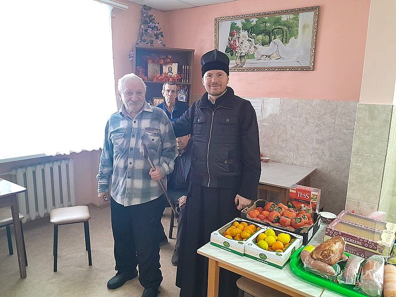 Посещение одиноких стариков в православный праздник: собор Архистратига Михаила и прочих небесных сил бесплотных