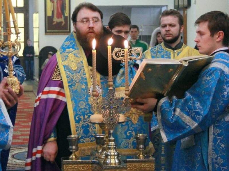 14 февраля 2014 года, накануне двунадесятого праздника Сретения Господня, епископ Шахтинский и Миллеровский Игнатий совершил всенощное бдение в Покровском кафедральном соборе г. Шахты