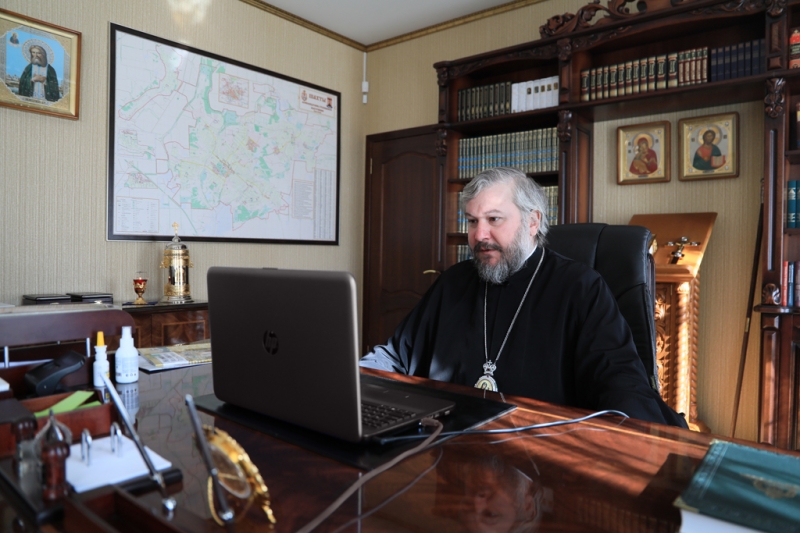 Преосвященнейший епископ Симон принял участие в пленарном заседании XXVI Димитриевских образовательных чтений «К 350-летию со дня рождения Петра I: секулярный мир и религиозность»