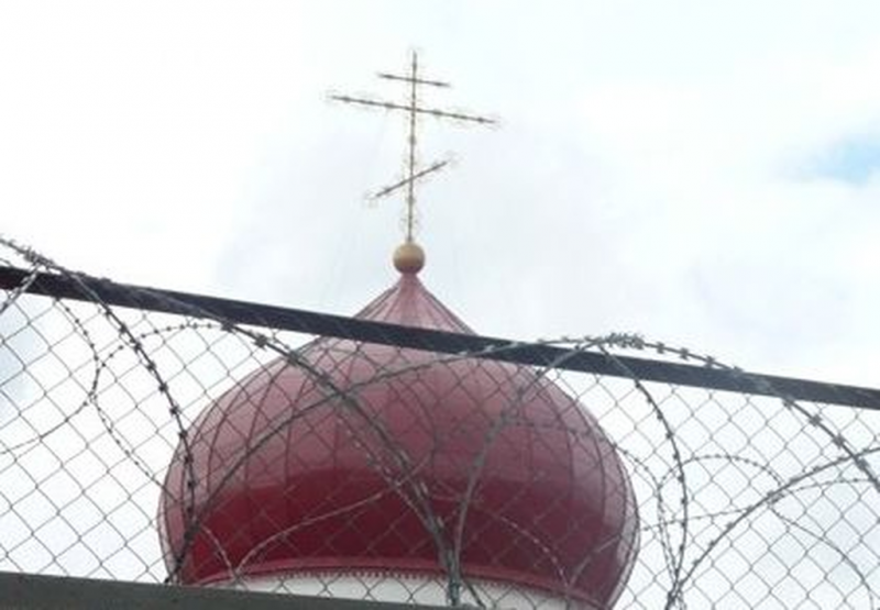 В Пантелеимоновском храме в исправительно-трудовом учреждении № 20 г. Шахтысостоялась Божественная литургия