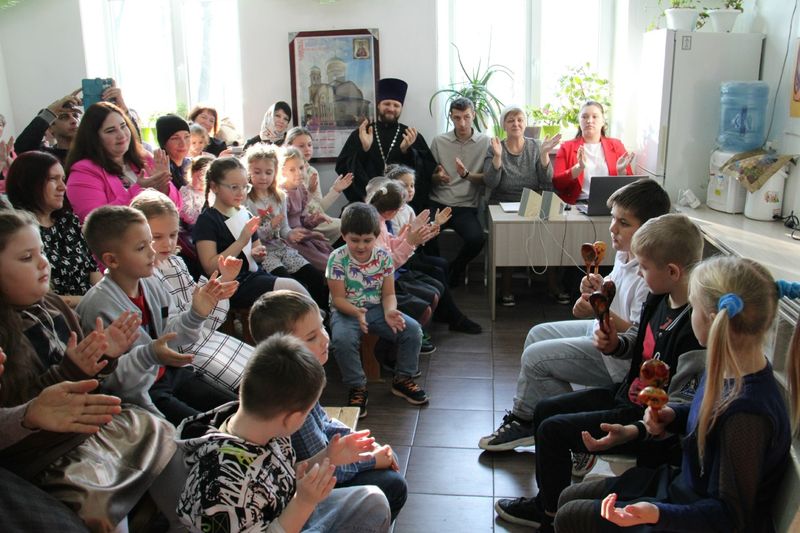 В честь Дня матери состоялся домашний концерт учебного театра «Воскресение»