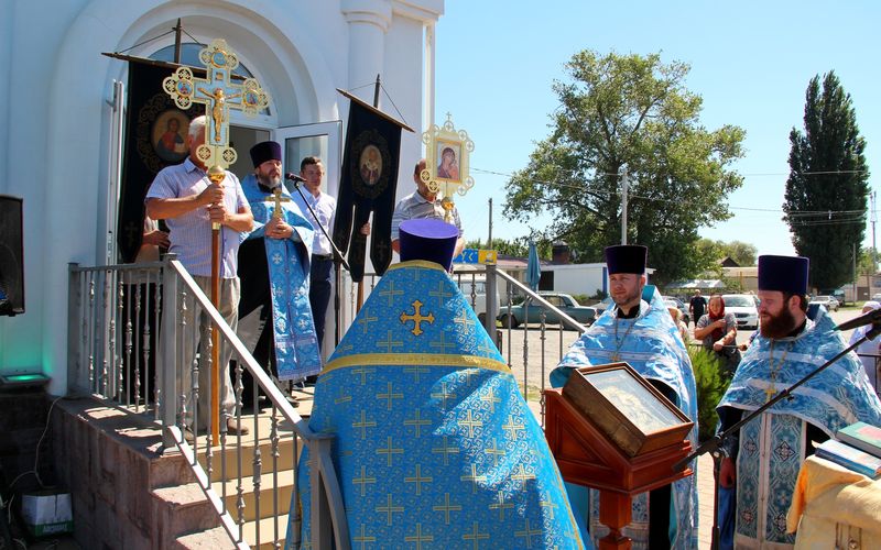 В день памяти Смоленской иконы Божией Матери в станице Багаевской состоялся традиционный крестный ход, в котором приняли участие духовенство и прихожане Багаевского благочиния