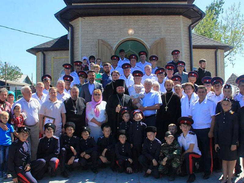 Преосвященнейший епископ Симон совершил чин освящения храма великомученика Георгия Победоносца в пос. Новозарянский и возглавил Литургию в новоосвященном храме