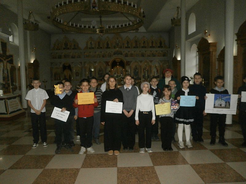 От князя Владимира до Федора Ушакова: школьники Донецка узнали о небесных заступниках России