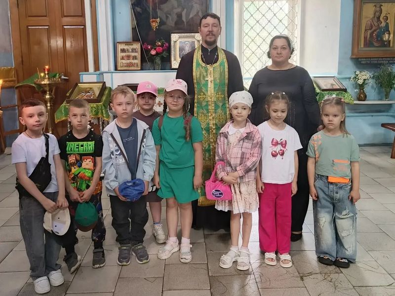 В Архангельском храме станицы Вешенской прошла экскурсия для детей детской площадки «Веселый островок»