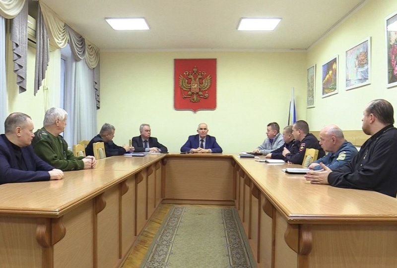 Протоиерей Роман Амплеев принял участие в заседании оргкомитета по организации Крещенских купаний в администрации города Новошахтинска