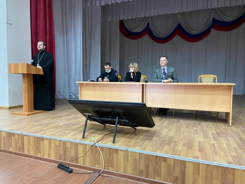 Иерей Вадим Ефимов принял участие в работе круглого стола ЮРГПУ (НПИ) им. М.И. Платова