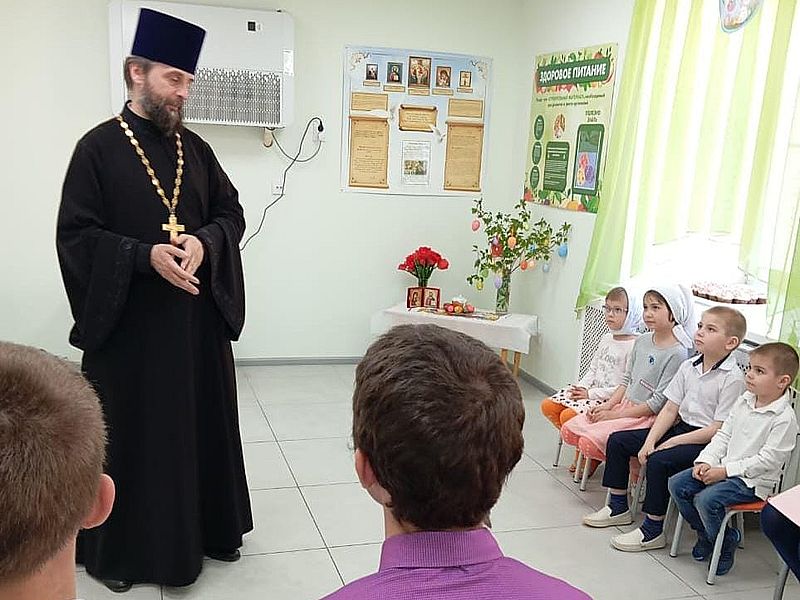 Воспитанников приюта «Огонек» поздравили с Великим Праздником Светлого Христова Воскресенья – Пасхой Господней