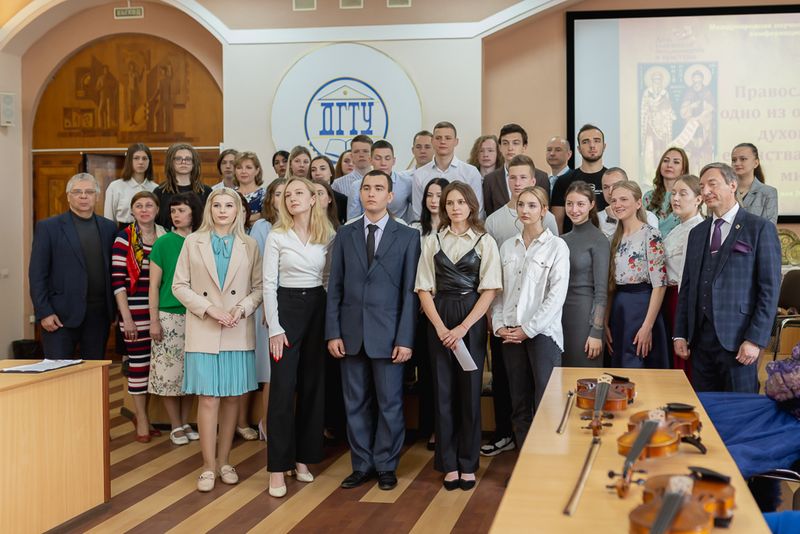 Научно-просветительским проектом, посвящённым осмыслению Русского мира, в шахтинском вузе отметили День славянской письменности и культуры в епархии