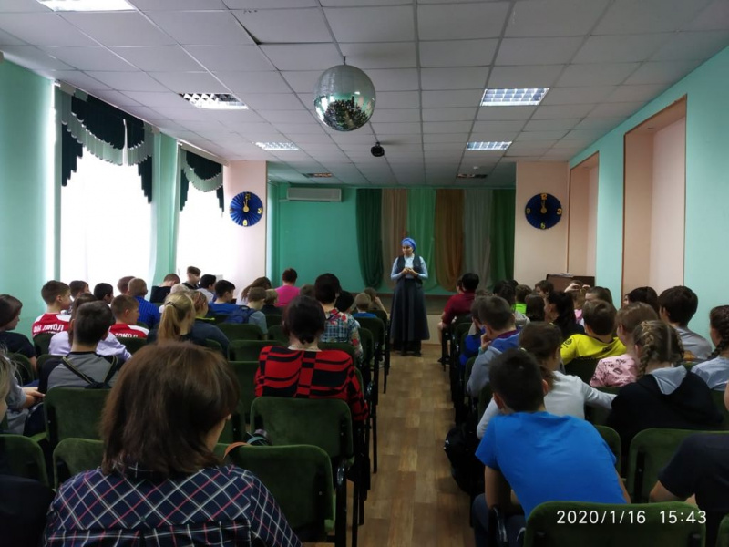 Помощник благочинного Новошахтинского округа провела духовно-просветительскую беседу с воспитанниками общеобразовательной школы-интерната среднего (полного) образования № 33 г. Новошахтинска