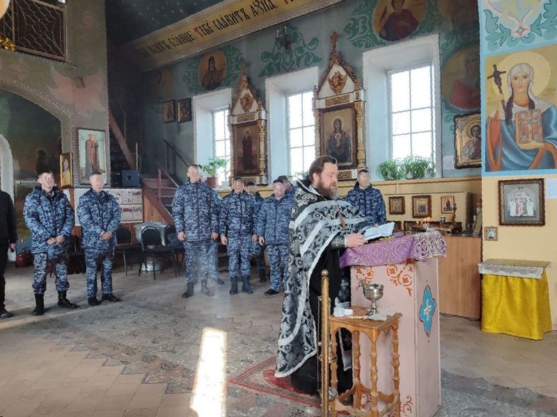В преддверии Дня войск национальной гвардии РФ в Свято-Андреевском храме города Миллерово состоялся молебен   