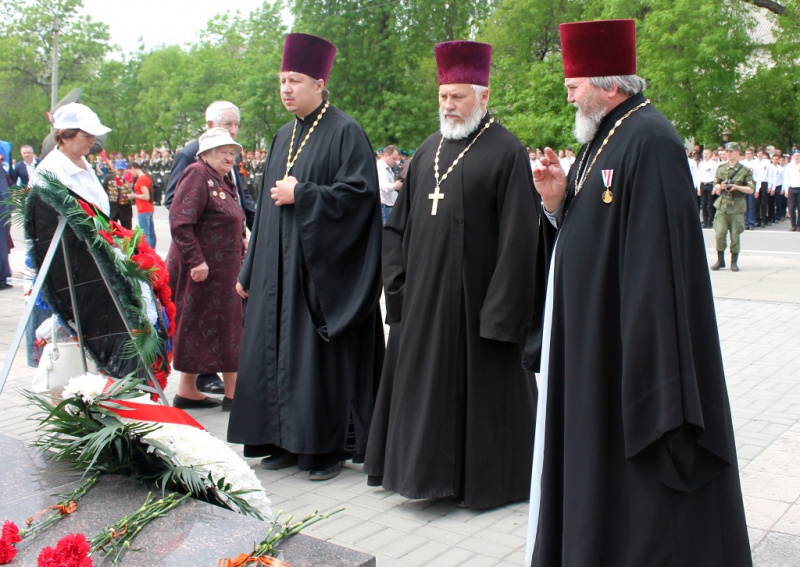 Торжественный митинг и парад, посвященный 73-летней годовщине Победы в Великой Отечественной войне, состоялся в городе Гуково