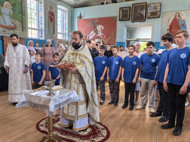 «Просвети рабов Твоих — учащих и учащихся»: в храме Архистратига Михаила совершили молебен перед экзаменами