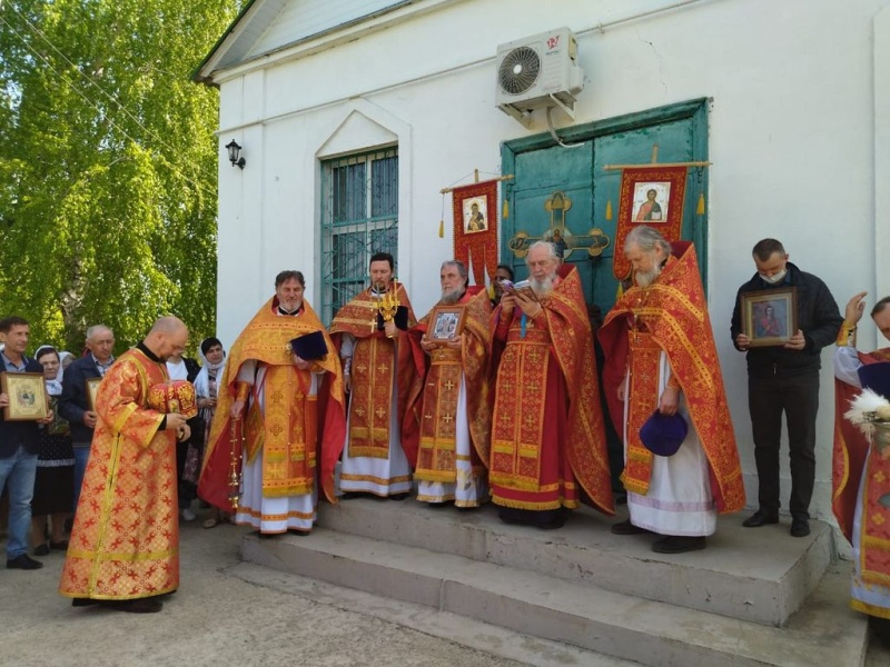 В храме святителя Николая Чудотворца хутора Тубянской совершено соборное пасхальное богослужение