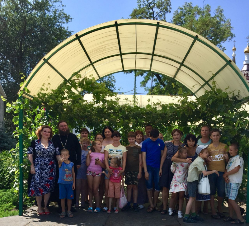 В Шахтинской епархии успешно реализуется проект по оказанию помощи семьям, имеющим детей с ограниченными возможностями «Город Ангелов»