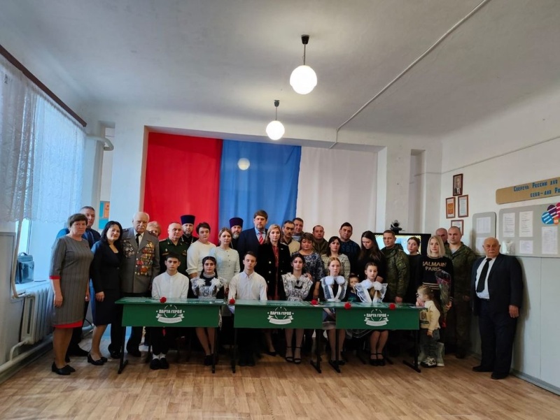 Духовенство Багаевского благочиния приняло участие в открытии «Парт Героев» в школе пос. Отрадный