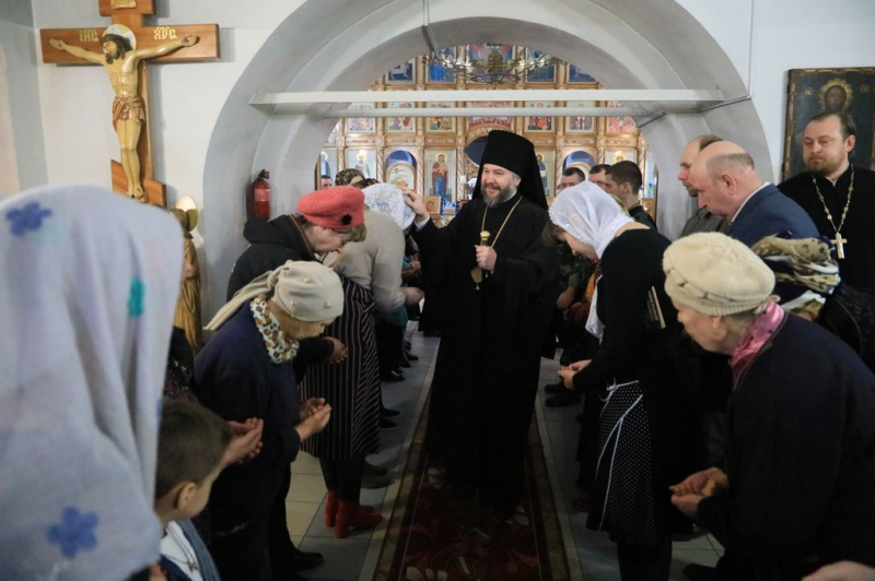 В среду первой седмицы Великого поста епископ Шахтинский и Миллеровский Симон совершил великое повечерие с чтением покаянного канона преподобного Андрея Критского в храме Донской иконы Божией Матери г. Новошахтинска