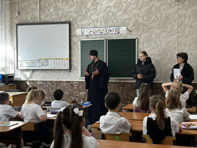 В гуковской школе №1 отметили День православной книги