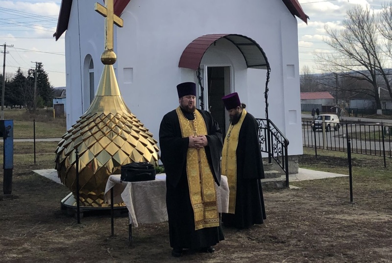 Освящение креста и купола для часовни Воскресения Христова состоялось в селе Осиково