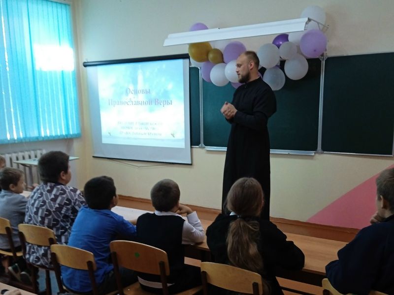 Встреча младших школьников с катехизатором Нижне‑Калиновской школе   