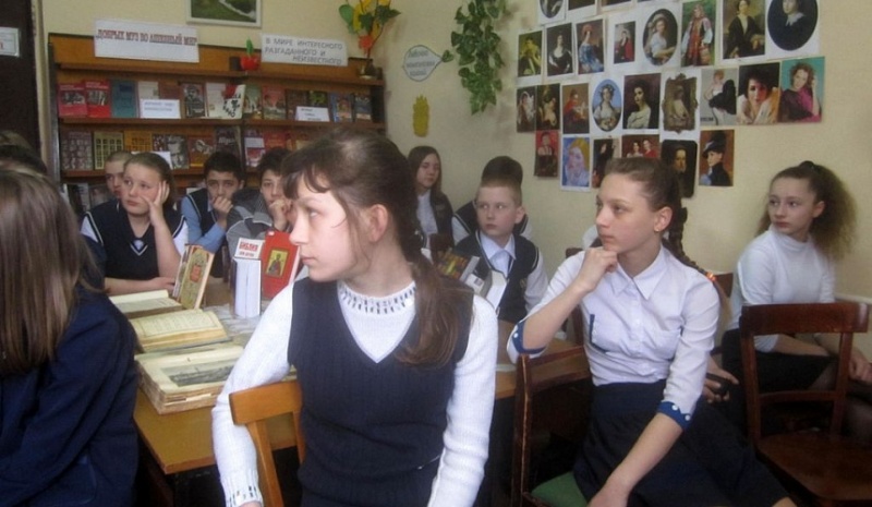 Настоятель Владимирского храма г. Шахты провёл встречу с учащимися школы посёлка «Нежданная», посвящённую Дню православной книги