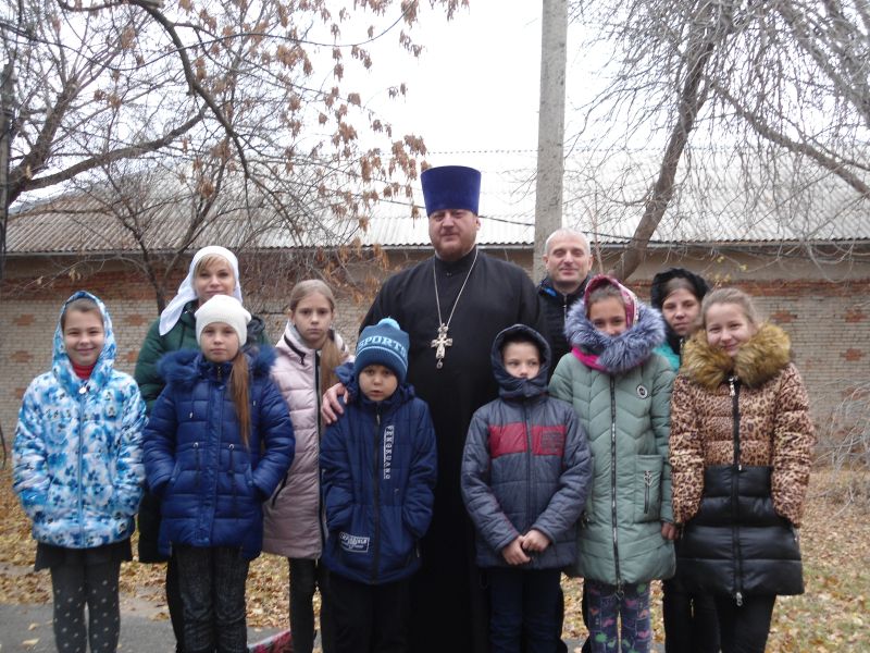 «Любовь не имеет времени, и всегда имеет силу» На тему: «Любовь – как бескорыстная жертва и высшее чувство», провел беседу с воспитанниками воскресной школы «Радость» при храме Почаевской иконы Божией Матери города Каменск-Шахтинский протоиерей Вячеслав Л