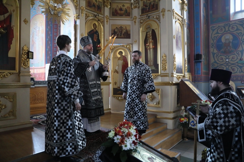 Преосвященнейший епископ Симон с архипастырским визитом посетил храм Покрова Пресвятой Богородицы города Каменск-Шахтинский