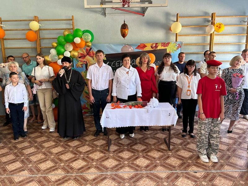 Линейка, посвященная Дню знаний, прошла в поселке Горном