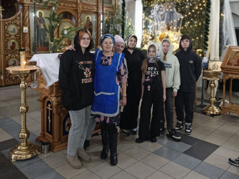 В Рождественский Сочельник Донской храм Новошахтинска приобрел необычайное убранство