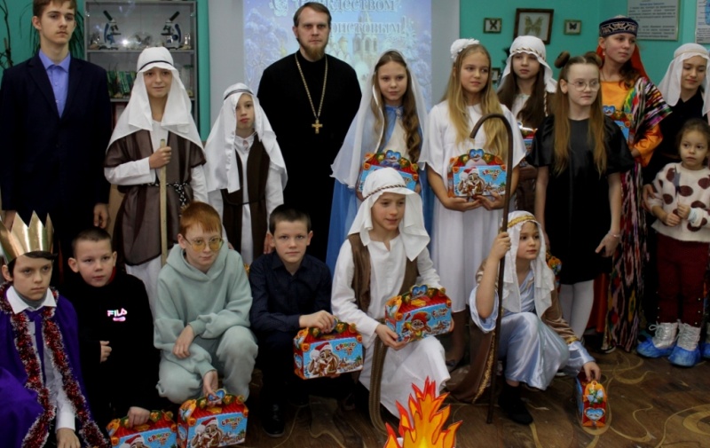 В воскресной школе «Светоч» г. Зверево состоялся рождественский утренник