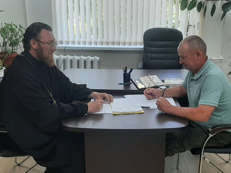 Иерей Виталий Трошин встретился с директором ЦСО Советского района