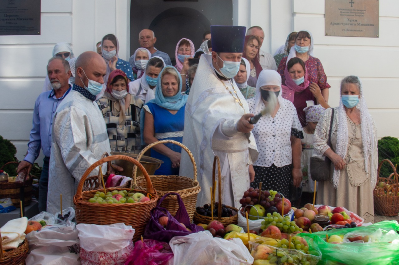 Иерей Роман Митяшин поздравил жителей Верхнедонского округа с праздником Преображения Господня
