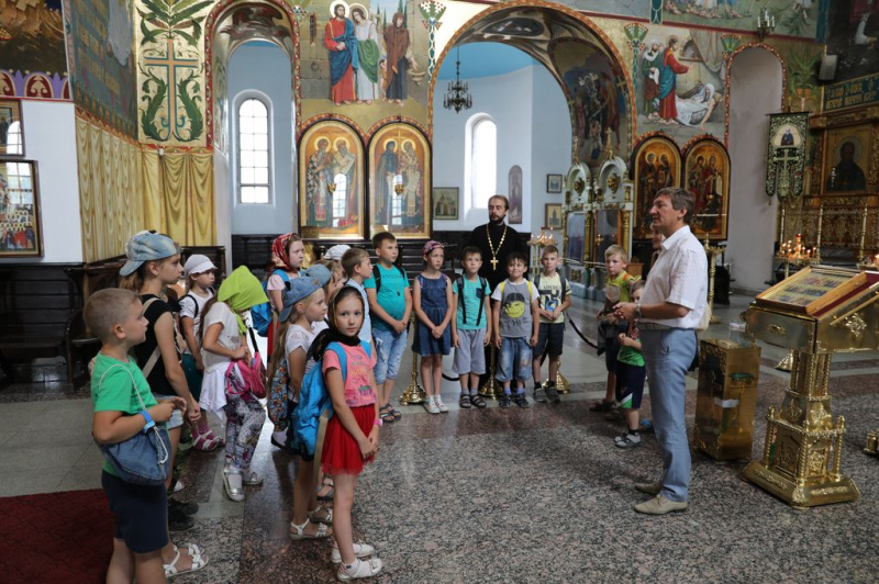 В Покровском кафедральном соборе г. Шахты состоялась ознакомительная экскурсия для детей летней площадки школы № 38