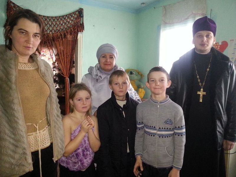 Приход храма Иоанна Предтечи станицы Боковской регулярно оказывает помощь нуждающимся семьям