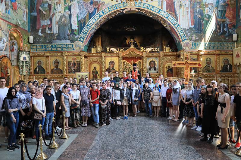 Молодежь Шахтинской епархии поздравляет Патриарха Московского и всея Руси Кирилла с днем тезоименитства