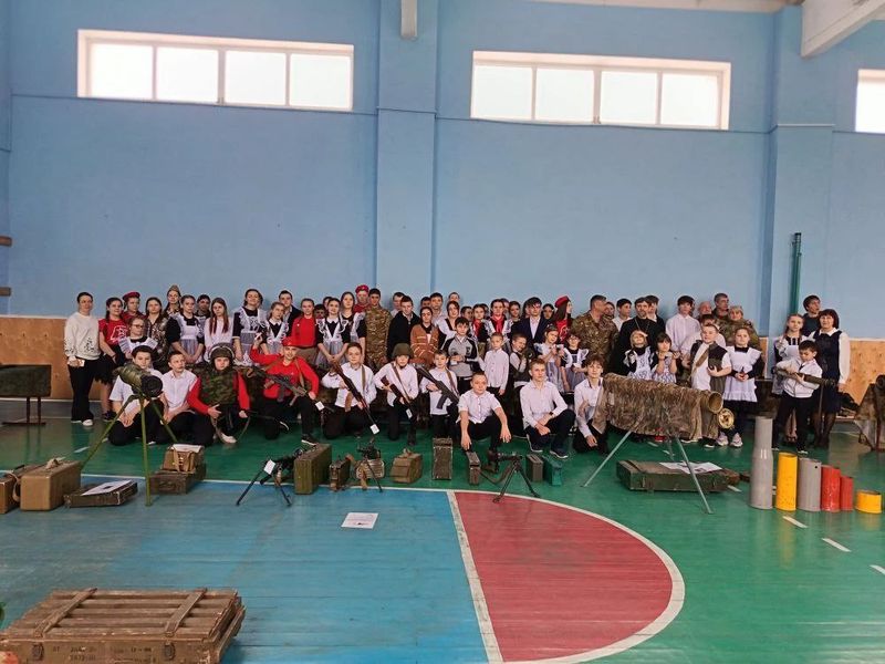 В школе №41 станицы Бессергеневской прошел Единый день мужества «Слава тебе, защитник Отечества»