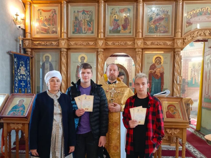 Наградили активных добровольцев участников традиционного продовольственного марафона «Корзина доброты» в Новошахтинске