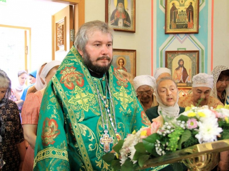 Епископ Шахтинский и Миллеровский Симон возглавил служение Божественной литургии в храме Пророка и Предтечи Господня Иоанна в г. Шахты