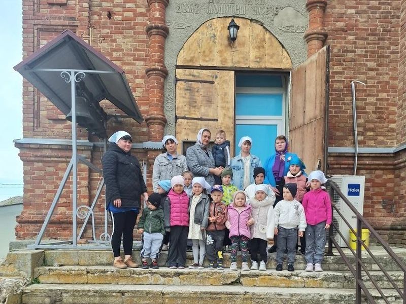 В храме хутора Ажинов причастились воспитанники детского сада «Сказка»