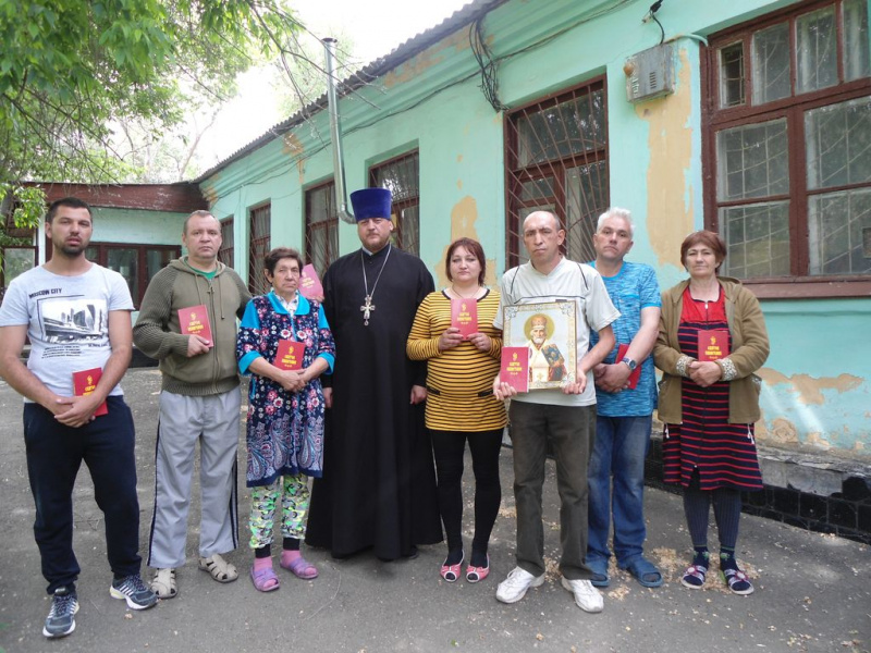 «Не Бог от нас отвернулся, а мы отвернулись от Бога». В г. Каменск-Шахтинский состоялась встреча протоиерея Вячеслава Лавлинского и пациентов наркологического отделения № 2